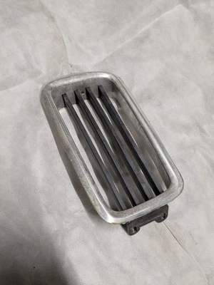 BMW 635CSI (E24) 1985 parrilla izquierda, buen estado, sin sello 1843527 Foto 1 de 4