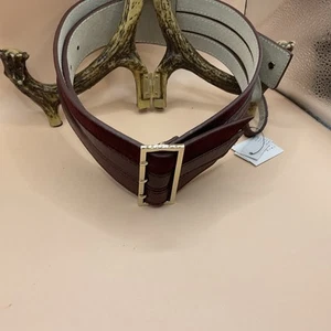 White House Black Market Burgundy Leather Croc Suede Belt NWT Medium - Picture 1 of 16