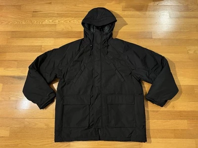 Nova Jaqueta L Nike Sportswear Club Therma-Fit Puffer Parka Preta FZ0869-010 Masculina - Imagem 1 de 4