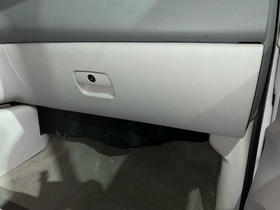 Chevy Silverado 2500 2007-2014 ligero titanio-833 guantera compartimento de almacenamiento Foto 1 de 1