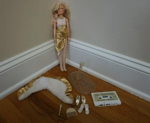 Muñeca Jem Brillo n Oro Jerrrica con soporte micrófono casete 1985 Hasbro - Imagen 1 de 16