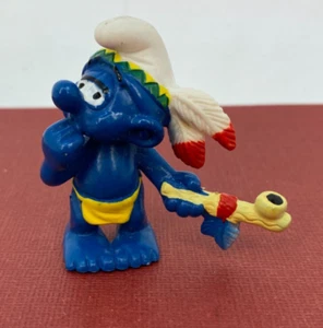 Schleich 2006 ☆ SMURFS ☆ American Native Indian Peace Pipe Smurf Figure #20553 - Imagen 1 de 4