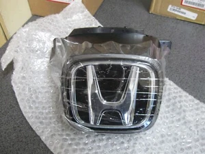 Honda 75710-T1W-A50 Front (H) Radar Emblem for 15-16 CR-V Touring GENUINE - Picture 1 of 2