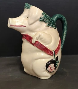 PICHET CRUCHE COCHON AU JAMBON FAIENCE BARBOTINE SIGNE ORCHIES C2 - Picture 1 of 7