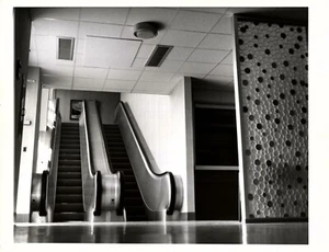 PRESSEFOTO - 1964 Lorain Community Hospital Rolltreppen - Lorain, Ohio - Bild 1 von 2