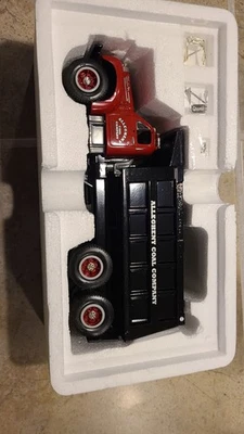 FIRST GEAR 1960 MODELO B-61 MACK CAMINHÃO BASCULANTE Diecast 1/34 na caixa - Imagem 1 de 3