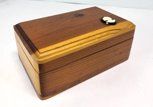 Vintage Zeder Schmuck Schmuckkästchen Zeder mit Kamee Felsen Stadt Aussichtspunkt Berg - Bild 1 von 14