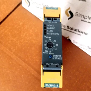 1PC- SIEMENS 3RM1307-1AA04 Fail-safe reversing starter,500V,0.55-3 kW,1.6-7A,24V - Picture 1 of 5