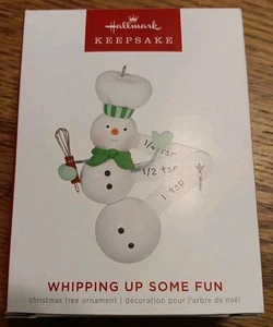 Hallmark recuerdo adorno 2022 batiendo algo de diversión - Imagen 1 de 9