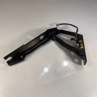 2006-2010 BMW E60 525i 528i 535 FRONT RIGHT PASSENGER SIDE HOOD HINGE OEM 4161-7 - Image 1 of 4