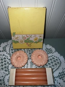 Vtg 1985Avon Fancy Flower Candles & Holders Set Peach Pink Daisy Unused In Box - Foto 1 di 3