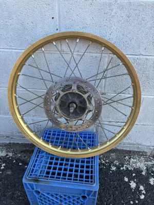 YZ 125 250 490 1984-1986 21 pulgadas rueda delantera / llanta / radios / buje ¡USADO! Foto 1 de 4