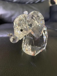 Vtg SWAROVSKI Crystal BABY ELEPHANT Figurine w/ Black Eyes & Metal Tail 2.25" - Picture 1 of 2