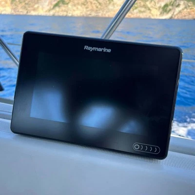 Raymarine Axiom+ 7 Chartplotter GPS 7" Wi‑Fi Bluetooth, NMEA2000 LightHouse OS 4 - Immagine 1 di 4