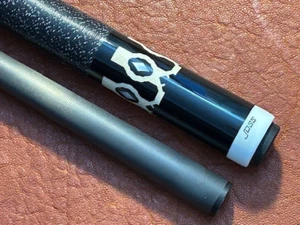 Taco de billar Joss de 4 puntos con eje de fibra de carbono TNT Black Phantom. - Imagen 1 de 6