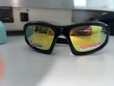 Liberty Sport 太阳镜 Phantom 黑色方形镜框带黄色镜片 Z87-2+ — 第 1/4 张图片