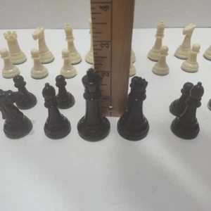 Vintage 1946 Gallant Knights Black & White Chess Set Pieces (32) - Picture 1 of 11