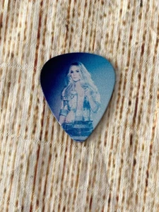 Carrie Underwood Denim & Strass Tour Gitarren-Plektrum limitierte Auflage #5 - Bild 1 von 2