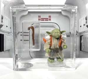STAR WARS KENNER 1980 YODA ORANGE SNAKE FIGUR GRADED CAS 80 VINTAGE - Bild 1 von 5