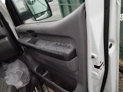 NV2500    2014 Front Door Trim Panel 628448 Foto 1 de 4
