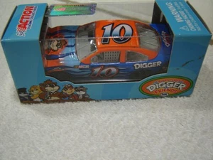 Digger #10 Digger Ford Fusion 2010 Action 1:64 - Picture 1 of 2