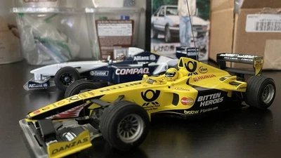 Kyosho Mini-Z F1 Jordan Honda  Formula F-1  EJ11 W/ Ferrari 248 white Body - Image 1 of 4