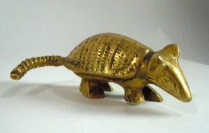 Figura miniatura ARMADILLO vintage de latón - Imagen 1 de 7