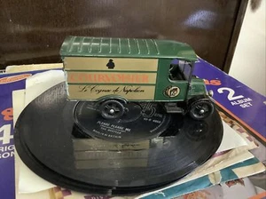 CORGI CLASSICS 917 DIECAST 1926 RENAULT VAN "COURVOISIER" - Picture 1 of 6
