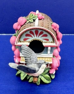 CARRIAGE HOUSE PERCH Figurine Hamilton Collection Birdhouses in Bloom 1997 - Picture 1 of 10