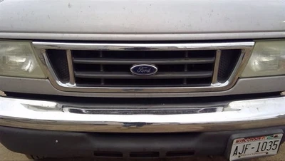 Rejilla cromada con insertos pintados para furgoneta Ford E150 03-07 1041057 Foto 1 de 4