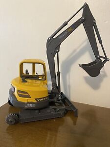 Volvo ECR88D Compact Excavator Plastic Toy Model Digger (14") New-Ray 1/8 Scale