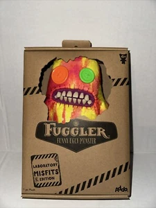 NEU Fuggler Sasquoosh rote Variante lustiges hässliches Monster Labor Misfits Edition - Bild 1 von 1