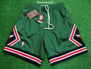 Mitchell & Ness Men's NBA Chicago Bulls '95 Reload Swingman Shorts, Green, Sizes - Picture 1 of 12