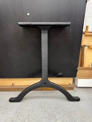 patas de mesa de hierro fundido industrial Foto 1 de 3