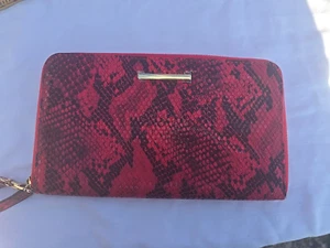 Women's Faux Snake Skin Pattern Clutch Wallet ZIPPER Red - Picture 1 of 9