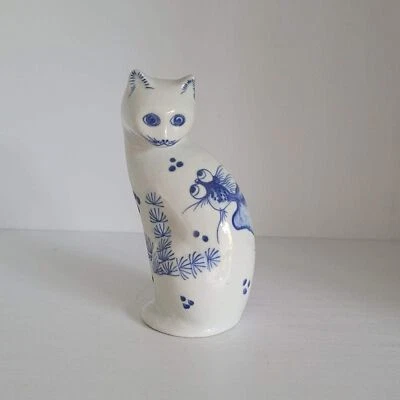 Estatuilla de gato vintage de porcelana azul y blanco Chinoiserie sentada Foto 1 de 4