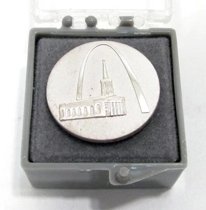 Vintage 1991 John Deere St. Louis Anstecknadel Sterling O.C. Tanner Arch Missouri - Bild 1 von 6