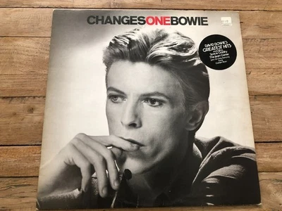 David Bowie ChangesOneBowie Vinyl LP  RS1055 RCA 1st UK Press VG+/EXCELLENT - Image 1 of 4