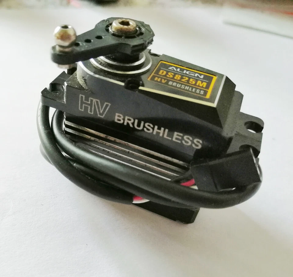 Servo de cola sin escobillas de alto voltaje Trex Align DS825M para helicóptero Foto 1 de 1