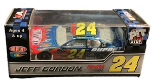Motorsports Authentics #24 Jeff Gordon Pit Stop DuPont 1:64 NASCAR Monte Carlo - Picture 1 of 10