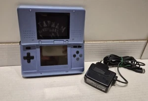 NINTENDO DS BLU AZZURRO + CARICATORE ORIGINALE - PERFETTAMENTE FUNZIONANTE - Imagen 1 de 12