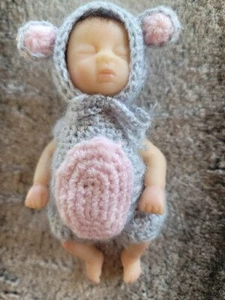 Ashton Drake Heavenly Handfuls Micro Mini Doll Mouse Crochet Outfit Adorable - Picture 1 of 3