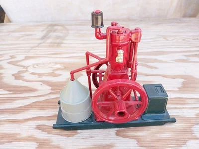 Ertl IHC Famous Engine 1:8 Die Cast International Harvester 7" Hit and miss - Image 1 of 4