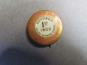 Vintage PIN BACK BUTTON*1902 LADIES OF HE MACCABBEES   (1-1/4")  (O22) - Picture 1 of 4