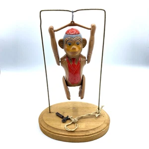 Vintage Knickerbocker Kunststoff Co Tumbling Monkey USA mit Schlüssel Sammlerstück Spielzeug funktioniert - Bild 1 von 5