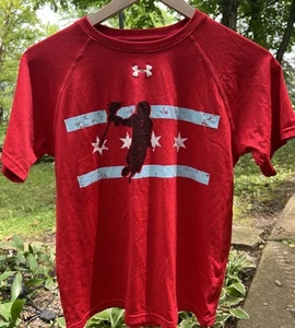 Camisa Under Armor Niños Lacrosse Laxa Mediana Roja Blanca y Azul EE. UU. - Imagen 1 de 3
