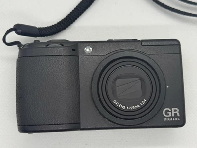 Ricoh GR Digital II GRD2 95% New Cam Built - in Flash for Crisp Photography - Image 1 of 4