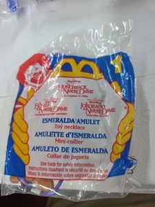 1996 McDonald's Hunchback Of Notre Dame Esmeralda Amulet Unopened - Bild 1 von 2