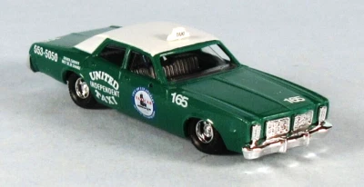 BUSCH Dodge Monaco Taxi (Green) 1/87 HO Scale Plastic Model NEW, MUST-HAVE! - Image 1 of 4