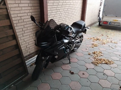 Honda CBR 650 R 2023 Modell mit Quickshifter und Tourenpaket, Top Zustand! - Bild 1 von 3